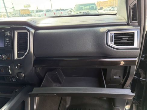 Used 2018 Nissan Titan SV w/ SV Convenience Package image 38