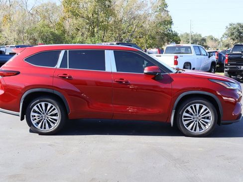 Used 2022 Toyota Highlander Platinum image 9