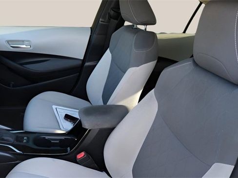 Used 2021 Toyota Corolla LE image 12