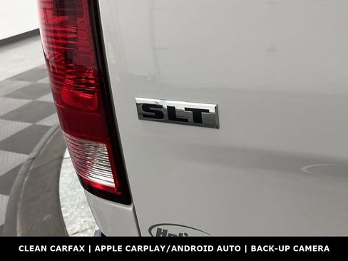 Used 2022 RAM 1500 Classic SLT AWD/4WD image 28