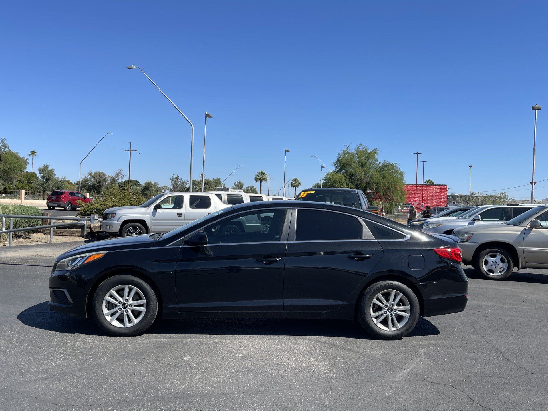 Used 2016 Hyundai Sonata SE FWD image 2