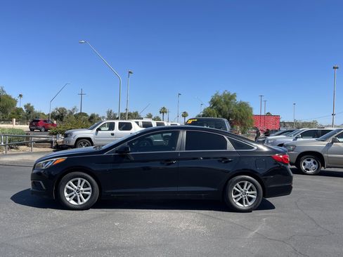 Used 2016 Hyundai Sonata SE FWD image 2