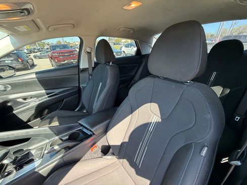 Used 2021 Hyundai Elantra SEL image 12