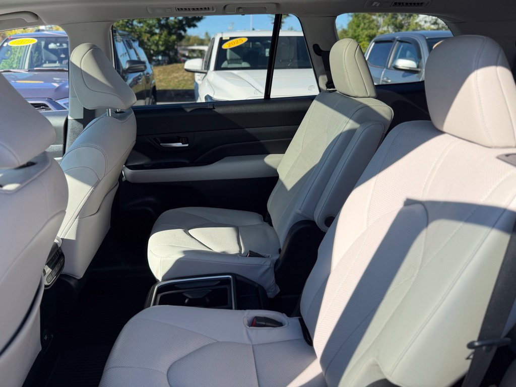 Certified 2024 Toyota Grand Highlander AWD image 10