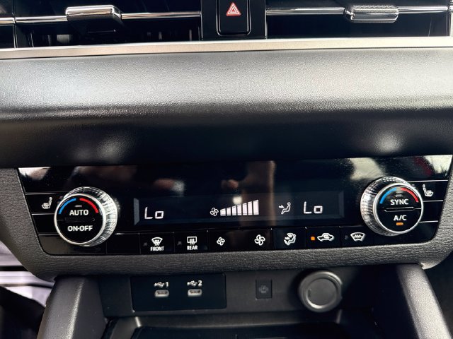 Used 2025 Mitsubishi Outlander AWD image 33