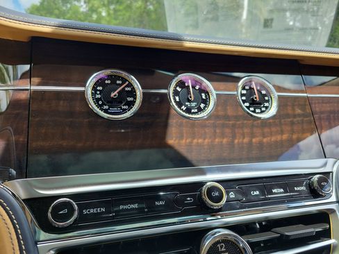 Used 2025 Bentley Flying Spur Plug-In Hybrid AWD/4WD image 69