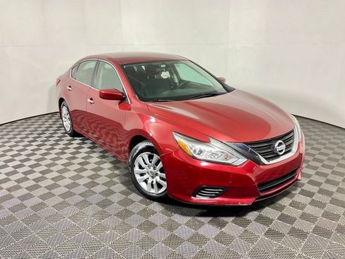 Used 2016 Nissan Altima 2.5 S w/ Power Driver Seat Package FWD image 4