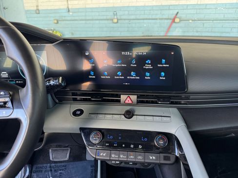 Used 2025 Hyundai Elantra Limited image 18