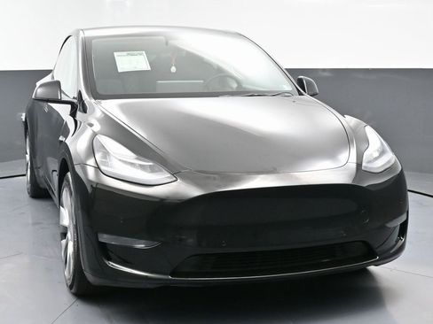 Used 2022 Tesla Model Y Long Range image 3
