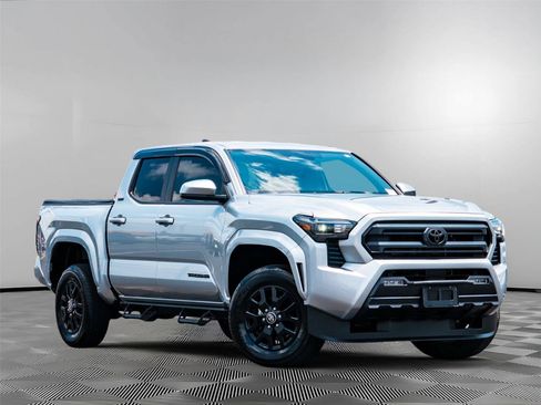 Used 2025 Toyota Tacoma SR5 AWD/4WD image 1