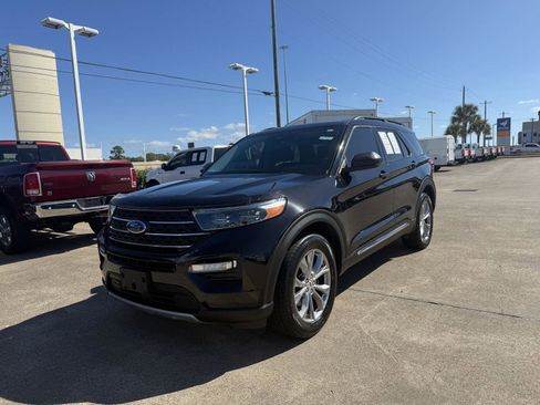 Certified 2022 Ford Explorer XLT w/ Equipment Group 202A image 1