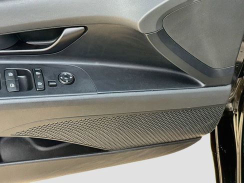 Used 2025 Hyundai Elantra Sport FWD image 20
