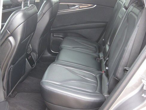 Used 2022 Lincoln Nautilus Reserve image 16