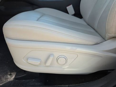 Certified 2025 Kia Sorento S w/ Panoramic Sunroof Package FWD image 16