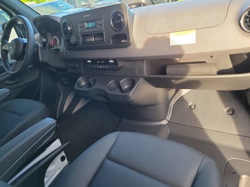 Used 2025 Mercedes-Benz Sprinter 2500 image 17