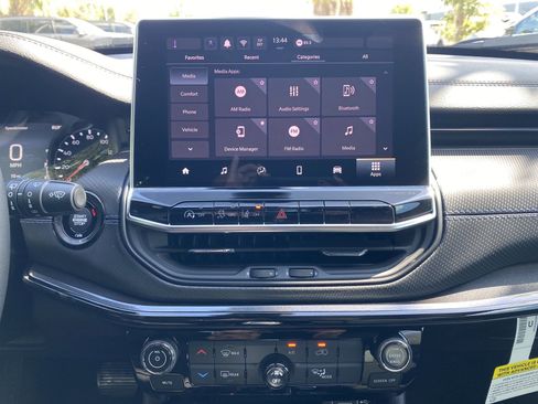 New 2025 Jeep Compass Latitude w/ Altitude Special Edition image 21