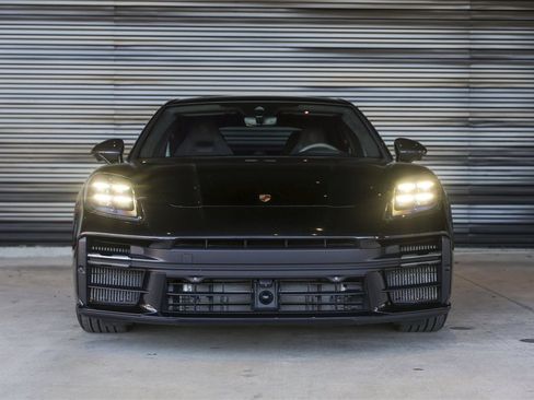 Certified 2025 Porsche Panamera GTS image 10