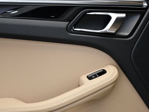Certified 2026 Porsche Macan AWD/4WD image 43