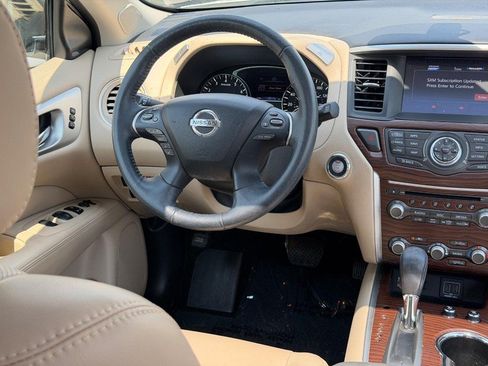 Used 2018 Nissan Pathfinder Platinum FWD image 13