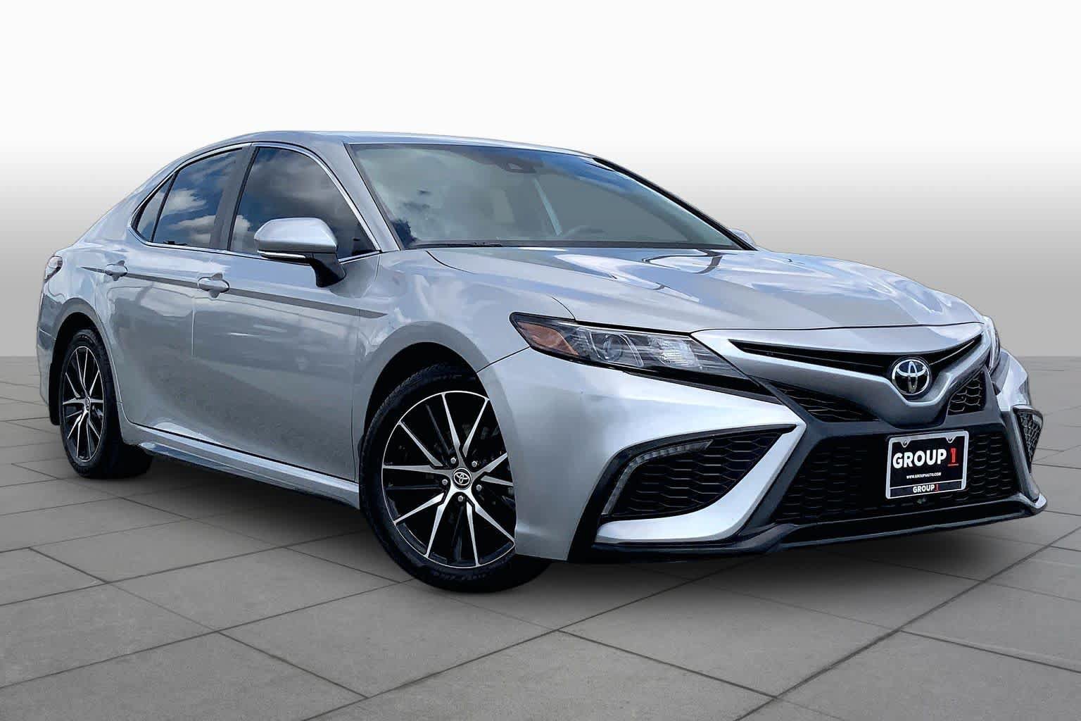 Used 2024 Toyota Camry SE FWD image 2