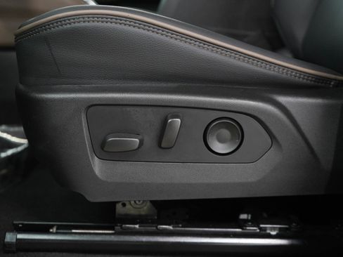 Used 2024 GMC Canyon Denali AWD/4WD image 25