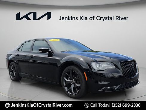 Used 2023 Chrysler 300 S w/ Comfort Group RWD image 17