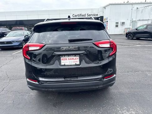Used 2024 GMC Terrain SLT w/ Elevation Edition FWD image 8