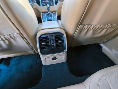 Used 2018 Porsche Macan Turbo image 24