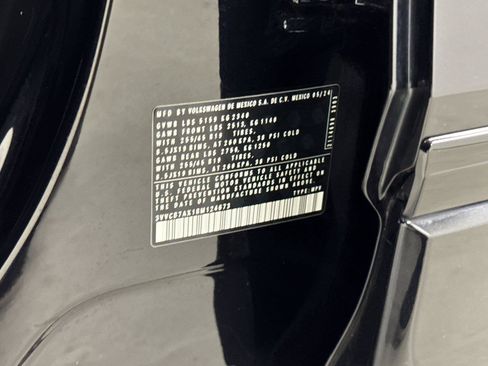 Used 2024 Volkswagen Tiguan SE R-Line FWD image 28