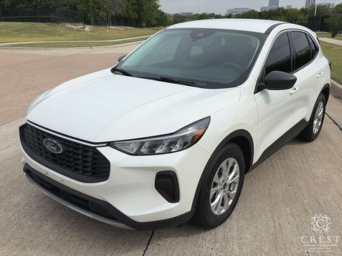 Used 2023 Ford Escape Active FWD image 3