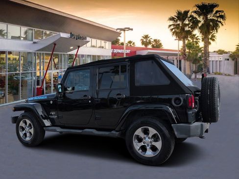 Used 2016 Jeep Wrangler Unlimited Sahara AWD/4WD image 5
