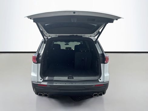 Used 2025 GMC Acadia Elevation FWD image 9