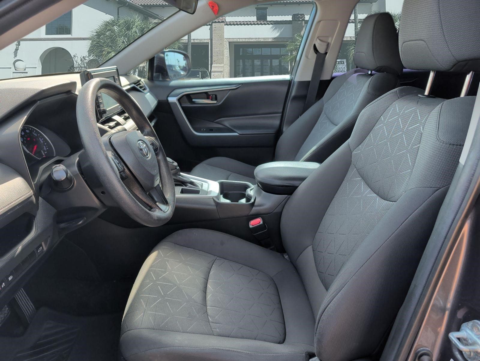 Used 2021 Toyota RAV4 XLE w/ Convenience Package FWD image 11