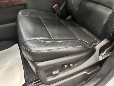 Used 2020 GMC Yukon XL SLT w/ Premium Edition AWD/4WD image 25