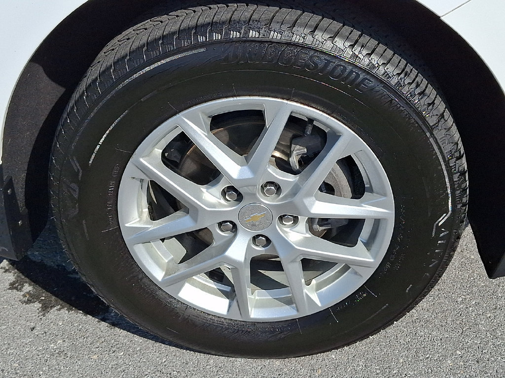 Used 2023 Chevrolet Equinox LS w/ LPO, Floor Liner Package AWD/4WD image 11