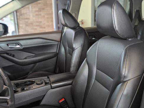 Used 2023 Nissan Rogue SV image 25