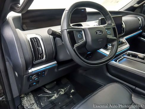 Used 2025 Ford Expedition Platinum w/ Stealth Performance Package image 11