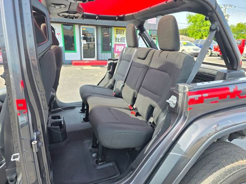 Used 2019 Jeep Wrangler Unlimited Sahara w/ Safety Group AWD/4WD image 40