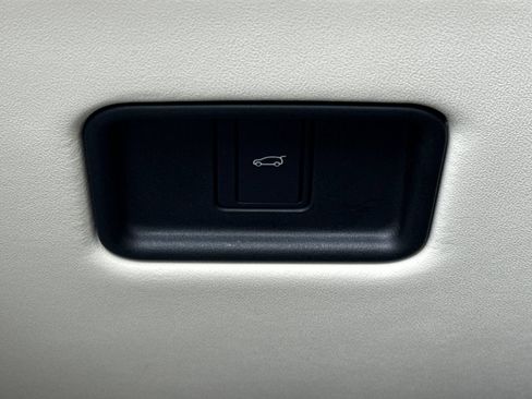 Certified 2025 Land Rover Range Rover SE AWD/4WD image 32