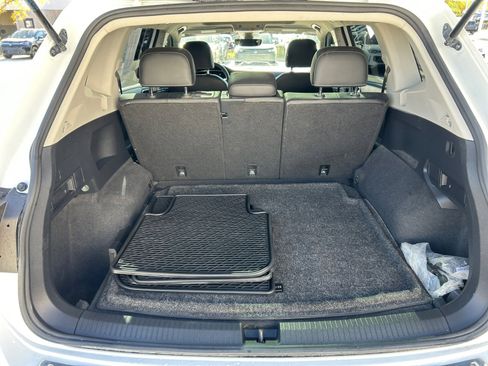 Certified 2022 Volkswagen Tiguan SE w/ Panoramic Sunroof Package image 11