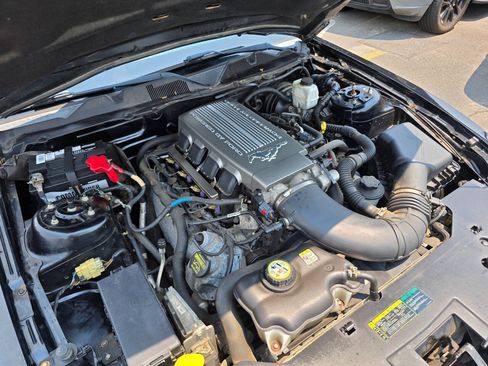 Used 2010 Ford Mustang GT RWD image 28