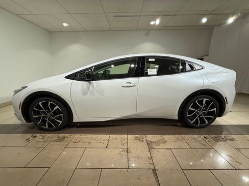 New 2026 Toyota Prius Plug-In Hybrid FWD image 2