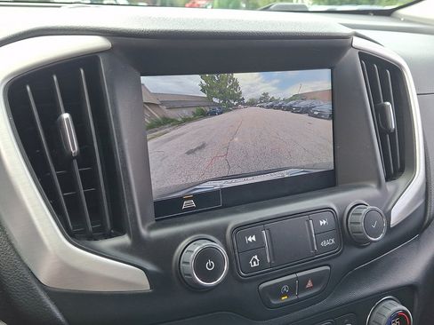Used 2024 GMC Terrain SLT FWD image 27