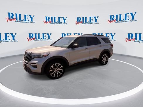 Used 2023 Ford Explorer ST-Line w/ Class IV Trailer Tow Package AWD/4WD image 4