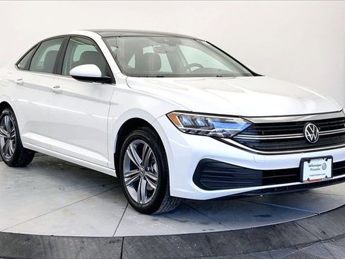 Used 2023 Volkswagen Jetta SE w/ Panoramic Sunroof Package image 1