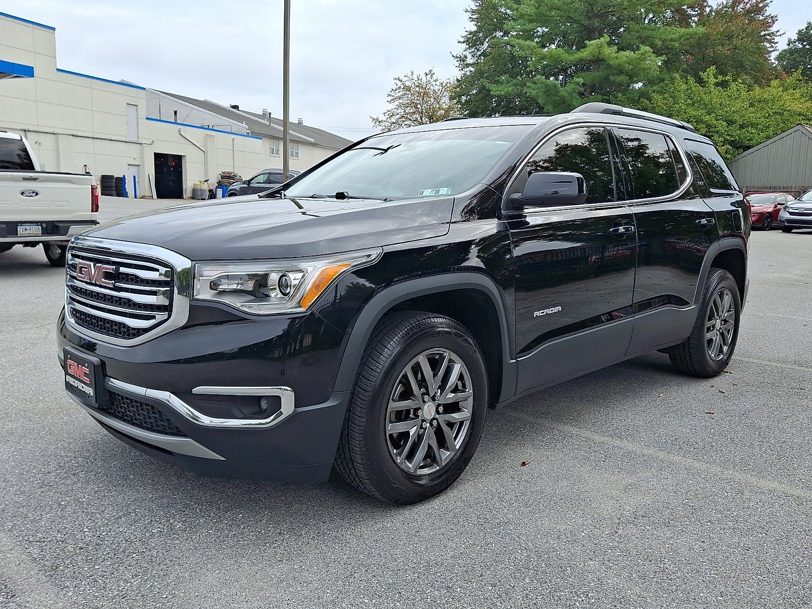 Used 2017 GMC Acadia SLT w/ LPO, Floor Liner Package AWD/4WD image 3