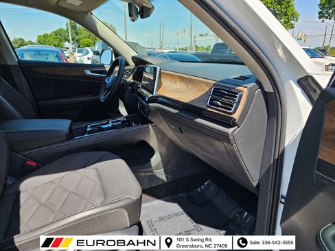 Used 2024 Volkswagen Atlas SE w/ Panoramic Sunroof Package FWD image 25
