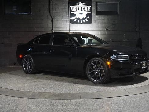 Used 2019 Dodge Charger SXT w/ Blacktop Package image 12