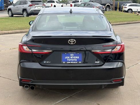Used 2025 Toyota Camry SE FWD image 8