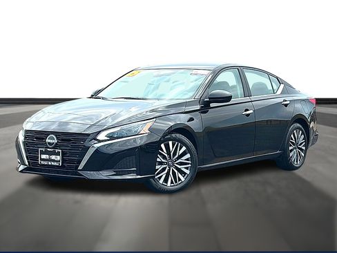 Used 2025 Nissan Altima 2.5 SV FWD image 1